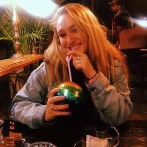 Meet your Posher, Rebecca